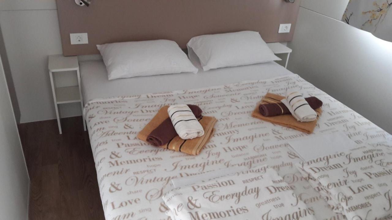 Mobile Home Lux Otok Murter Jezera Exterior foto