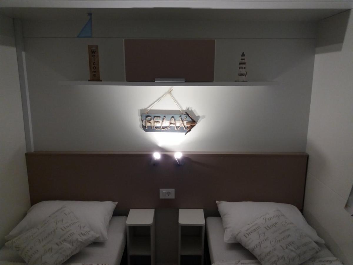 Mobile Home Lux Otok Murter Jezera Exterior foto