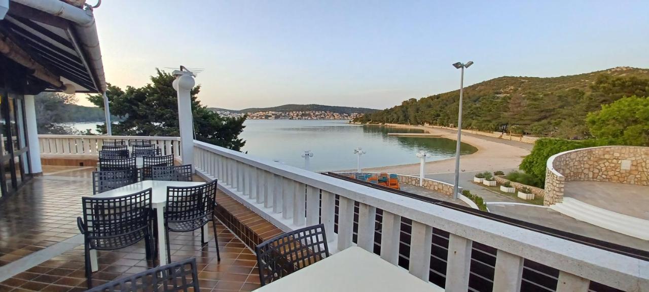 Mobile Home Lux Otok Murter Jezera Exterior foto