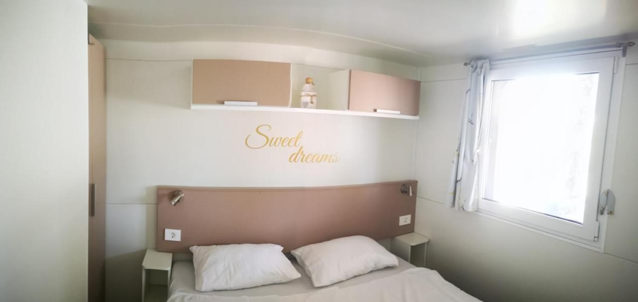 Mobile Home Lux Otok Murter Jezera Exterior foto